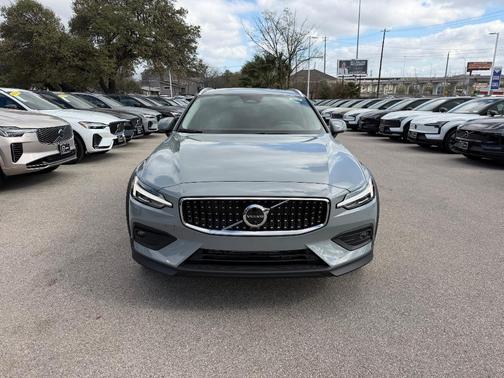 Vapour Grey 2026 Volvo V60 Cross Country B5 Plus
