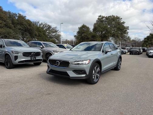 Vapour Grey 2026 Volvo V60 Cross Country B5 Plus
