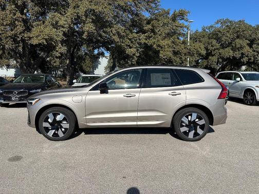 2025 Volvo XC60 Plug-In Hybrid T8 Plus