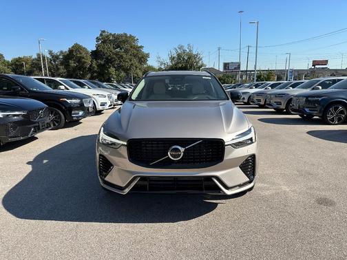 2025 Volvo XC60 Plug-In Hybrid T8 Plus