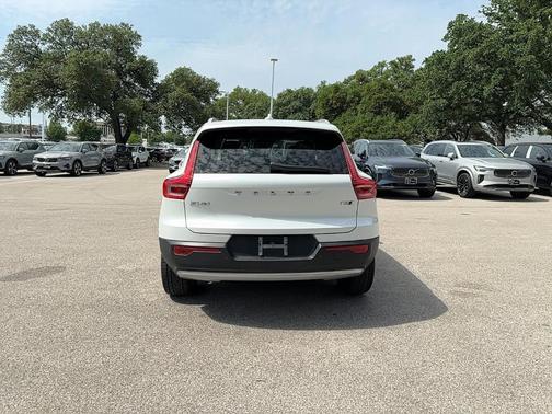 2021 Volvo XC40 T5 Momentum