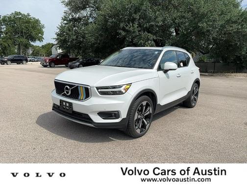 2021 Volvo XC40 T5 Momentum