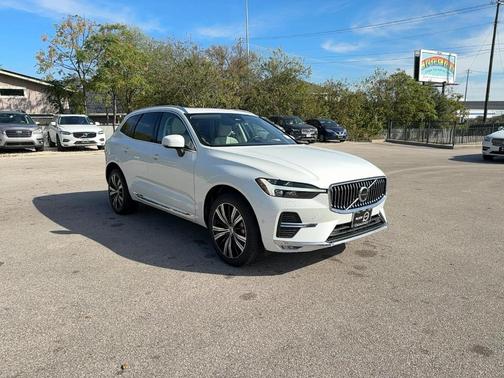 2023 Volvo XC60 B5 Plus Bright Theme