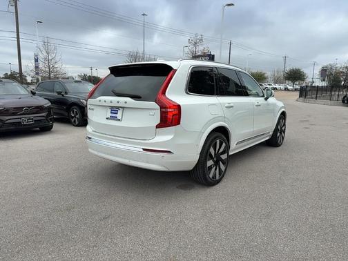 2024 Volvo XC90 Recharge Plug-In Hybrid T8 Plus Bright Theme 7-Seater
