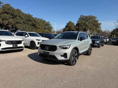 2026 Volvo XC40 B5 Ultra