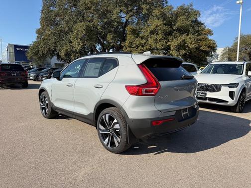 2026 Volvo XC40 B5 Ultra