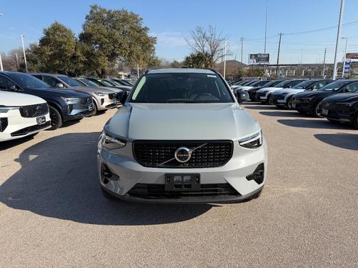 2026 Volvo XC40 B5 Ultra