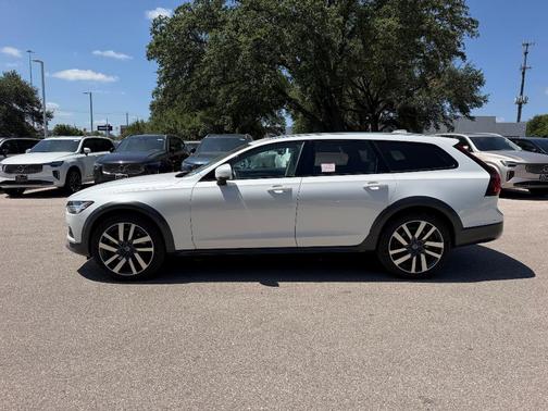 Crystal White 2021 Volvo V90 Cross Country T6