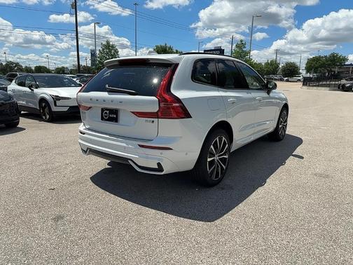 2025 Volvo XC60 B5 Plus