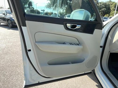 2021 Volvo XC60 Recharge Plug-In Hybrid T8 Inscription