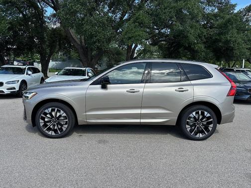 Bright 2026 Volvo XC60 B5 Plus