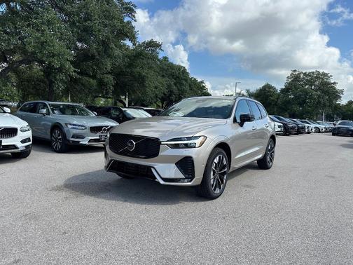 Bright 2026 Volvo XC60 B5 Plus