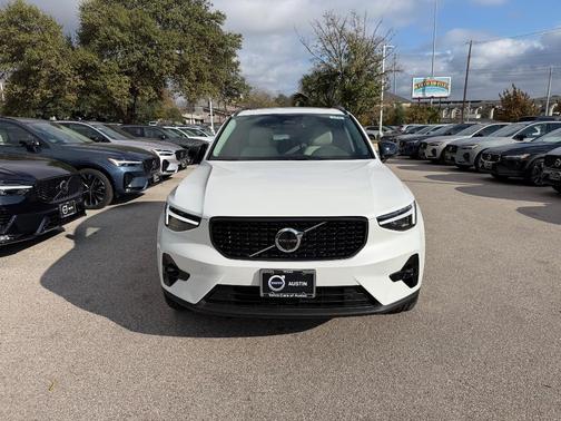 2026 Volvo XC40 B5 Plus