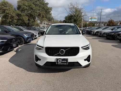 2026 Volvo XC40 B5 Plus
