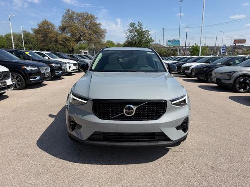 Vapour Grey 2026 Volvo XC40 B5 Plus