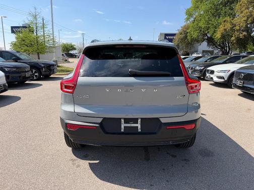 Vapour Grey 2026 Volvo XC40 B5 Plus