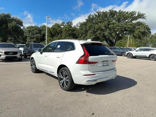 2023 Volvo XC60 Recharge Plug-In Hybrid T8 Plus Bright Theme