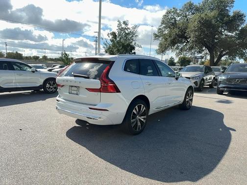 2023 Volvo XC60 Recharge Plug-In Hybrid T8 Plus Bright Theme