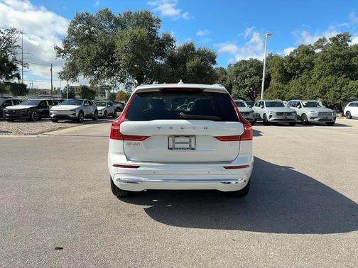 2023 Volvo XC60 Recharge Plug-In Hybrid T8 Plus Bright Theme