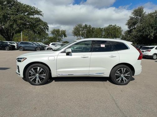 2023 Volvo XC60 Recharge Plug-In Hybrid T8 Plus Bright Theme