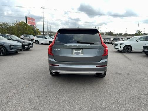2020 Volvo XC90 T5 Momentum 7 Passenger
