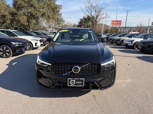 2024 Volvo XC60 Recharge Plug-In Hybrid T8 Plus Dark Theme