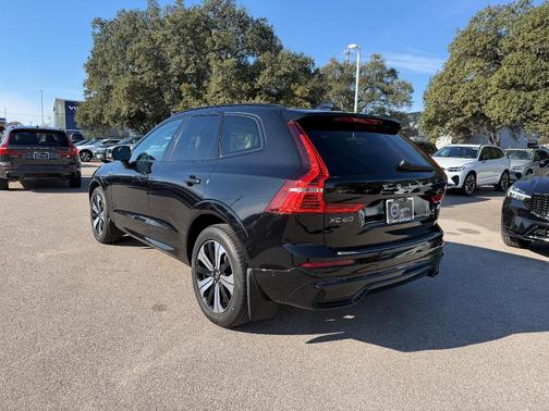 2024 Volvo XC60 Recharge Plug-In Hybrid T8 Plus Dark Theme