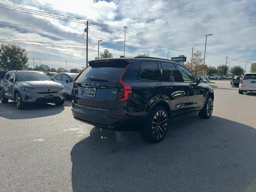 2026 Volvo XC90 Plug-In Hybrid T8 Ultra Dark Theme 7-Seater