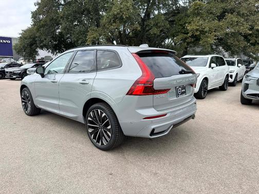 2026 Volvo XC60 B5 Ultra