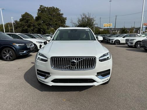 2025 Volvo XC90 B6 Plus 7-Seater