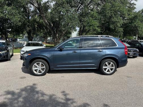 2019 Volvo XC90 Hybrid T8 Momentum