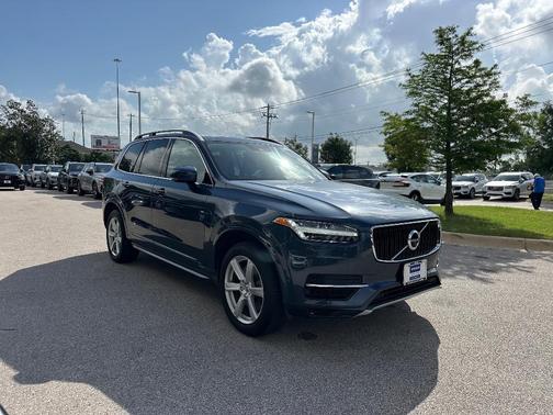 2019 Volvo XC90 Hybrid T8 Momentum