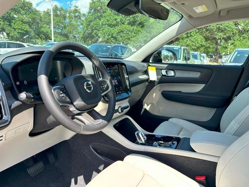 2026 Volvo XC40 B5 Plus