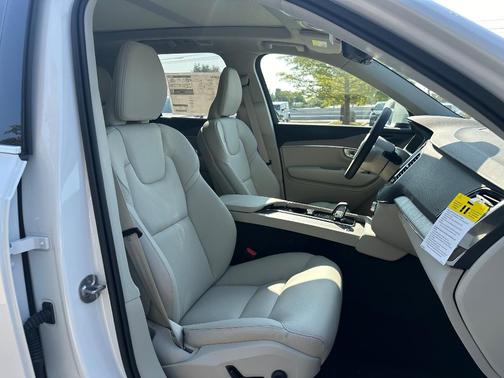 2025 Volvo XC90 B6 Plus 7-Seater