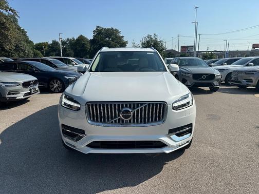 2025 Volvo XC90 B6 Plus 7-Seater
