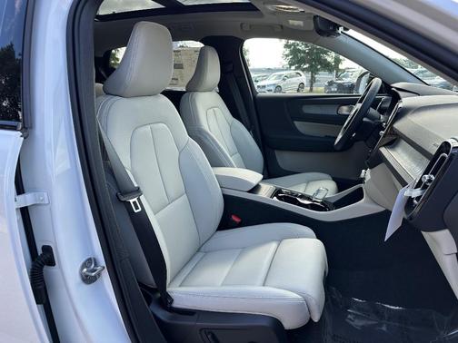2026 Volvo XC40 B5 Plus