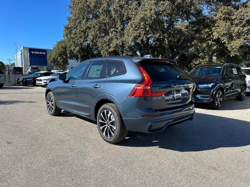 2025 Volvo XC60 B5 Core