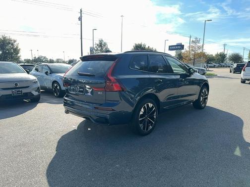 2026 Volvo XC60 B5 Plus