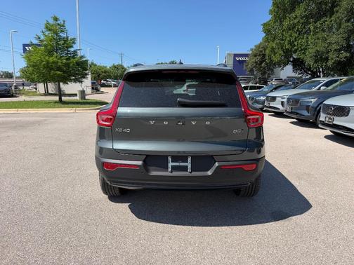 Forest Green 2026 Volvo XC40 B5 Core