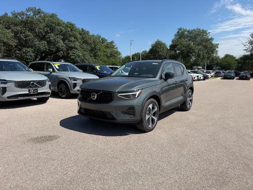 Forest Green 2026 Volvo XC40 B5 Core