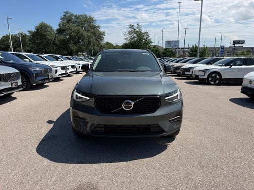 Forest Green 2026 Volvo XC40 B5 Core