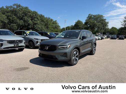 Forest Green 2026 Volvo XC40 B5 Core