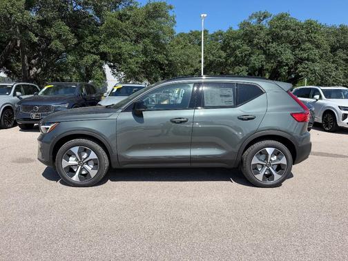Forest Green 2026 Volvo XC40 B5 Core