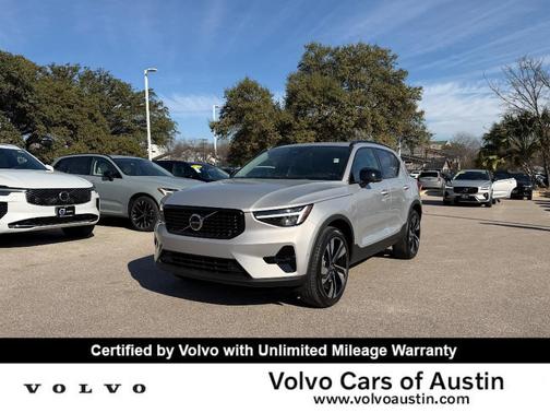 2025 Volvo XC40 B5 Plus Dark Theme