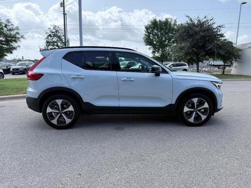 Cloud 9 White 2026 Volvo XC40 B5 Plus