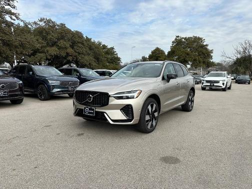 2025 Volvo XC60 Plug-In Hybrid T8 Plus