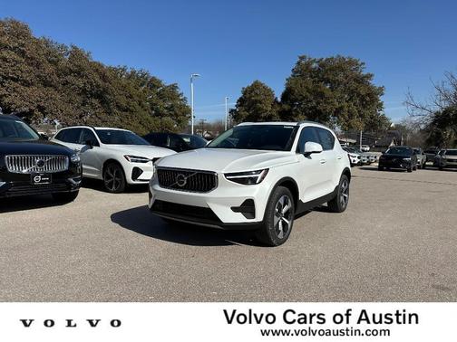 2025 Volvo XC40 B5 Core Bright Theme
