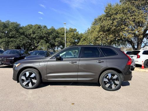 2024 Volvo XC60 Recharge Plug-In Hybrid T8 Plus Dark Theme