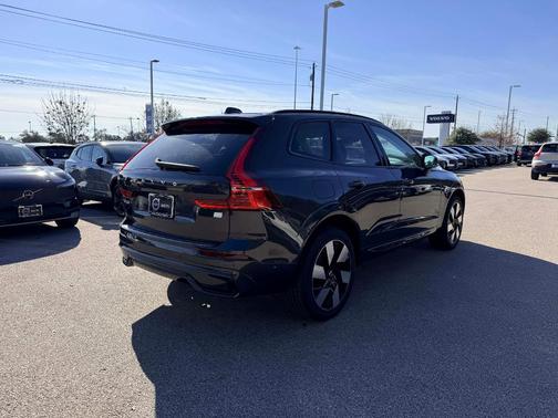 2024 Volvo XC60 Recharge Plug-In Hybrid T8 Plus Dark Theme