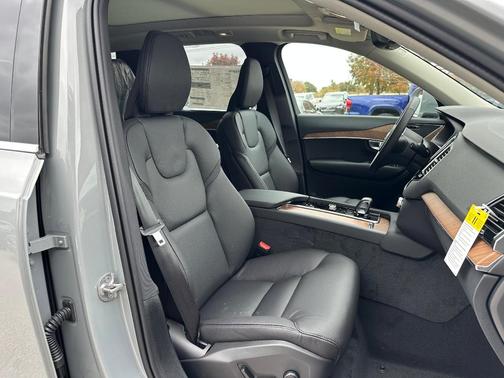2025 Volvo XC90 B6 Plus 7-Seater